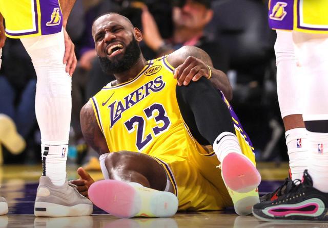 万博体育平台-湖人记者曝詹姆斯左膝二级扭伤 拖到G6也将缺席